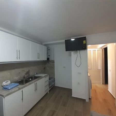 Lovely 1-Bedroom Apartment In Саранда Екстер'єр фото