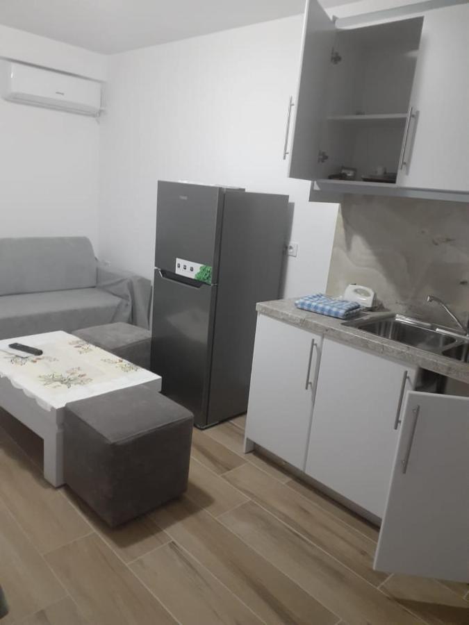 Lovely 1-Bedroom Apartment In Саранда Екстер'єр фото