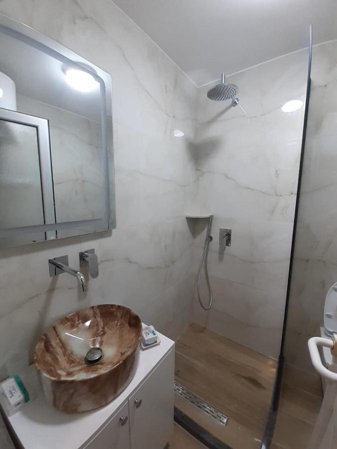 Lovely 1-Bedroom Apartment In Саранда Екстер'єр фото